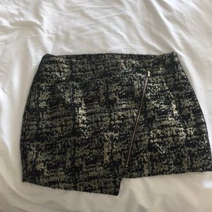 Black and gold mini skirt